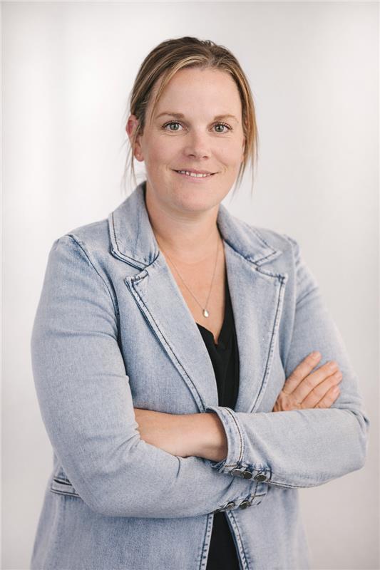Clare Thomas